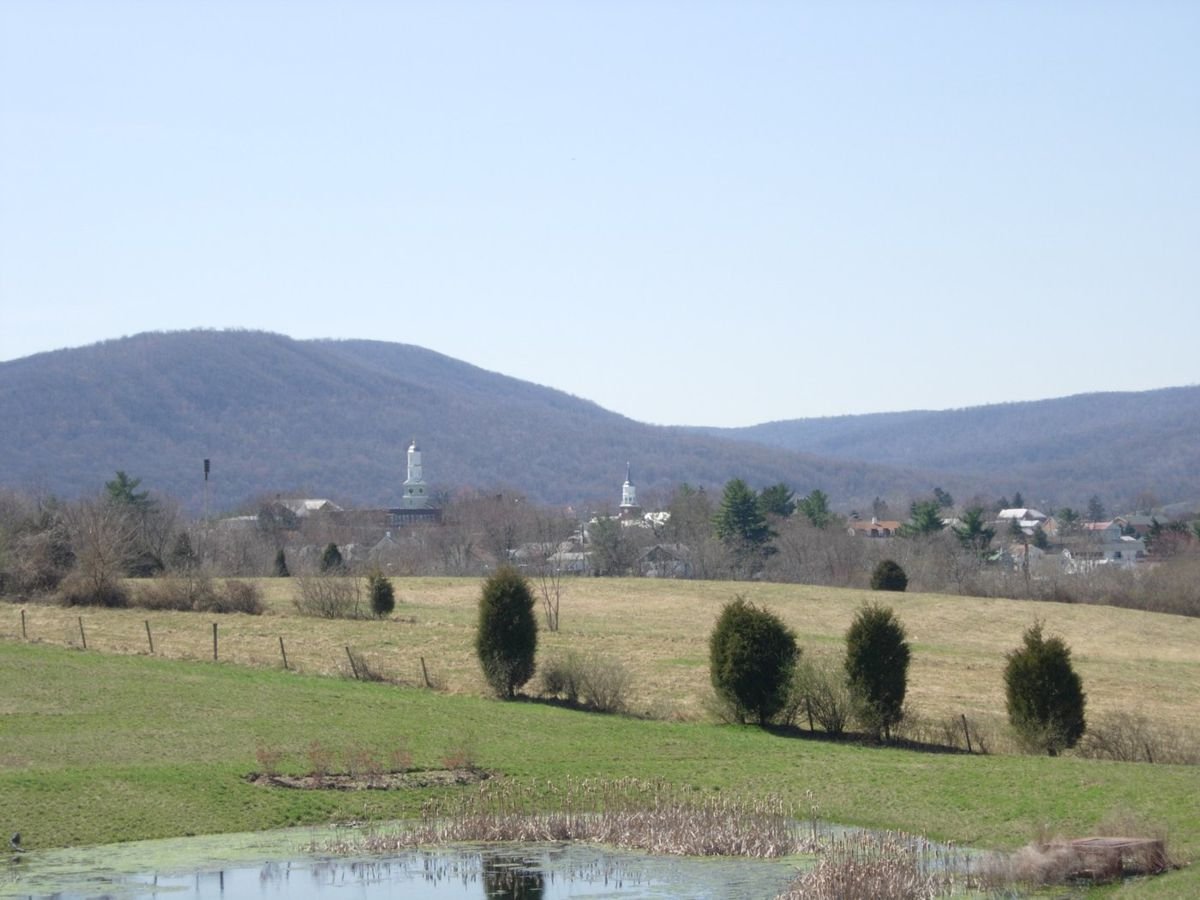 Emmitsburg sprawls under the mountain amid a lovely New England landscape.
